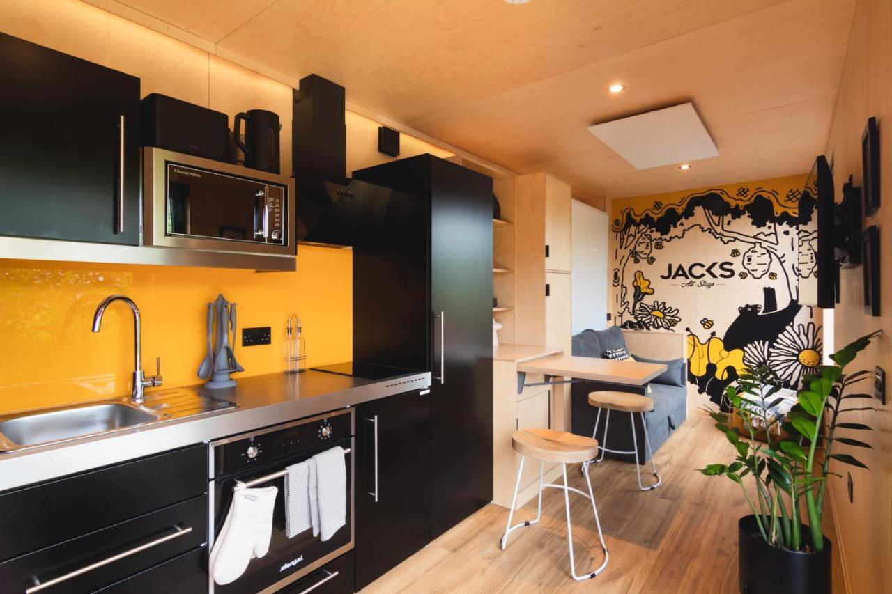 The Hive - Unique Hot Tub Cabin In มิลล์พอร์ต ภายนอก รูปภาพ