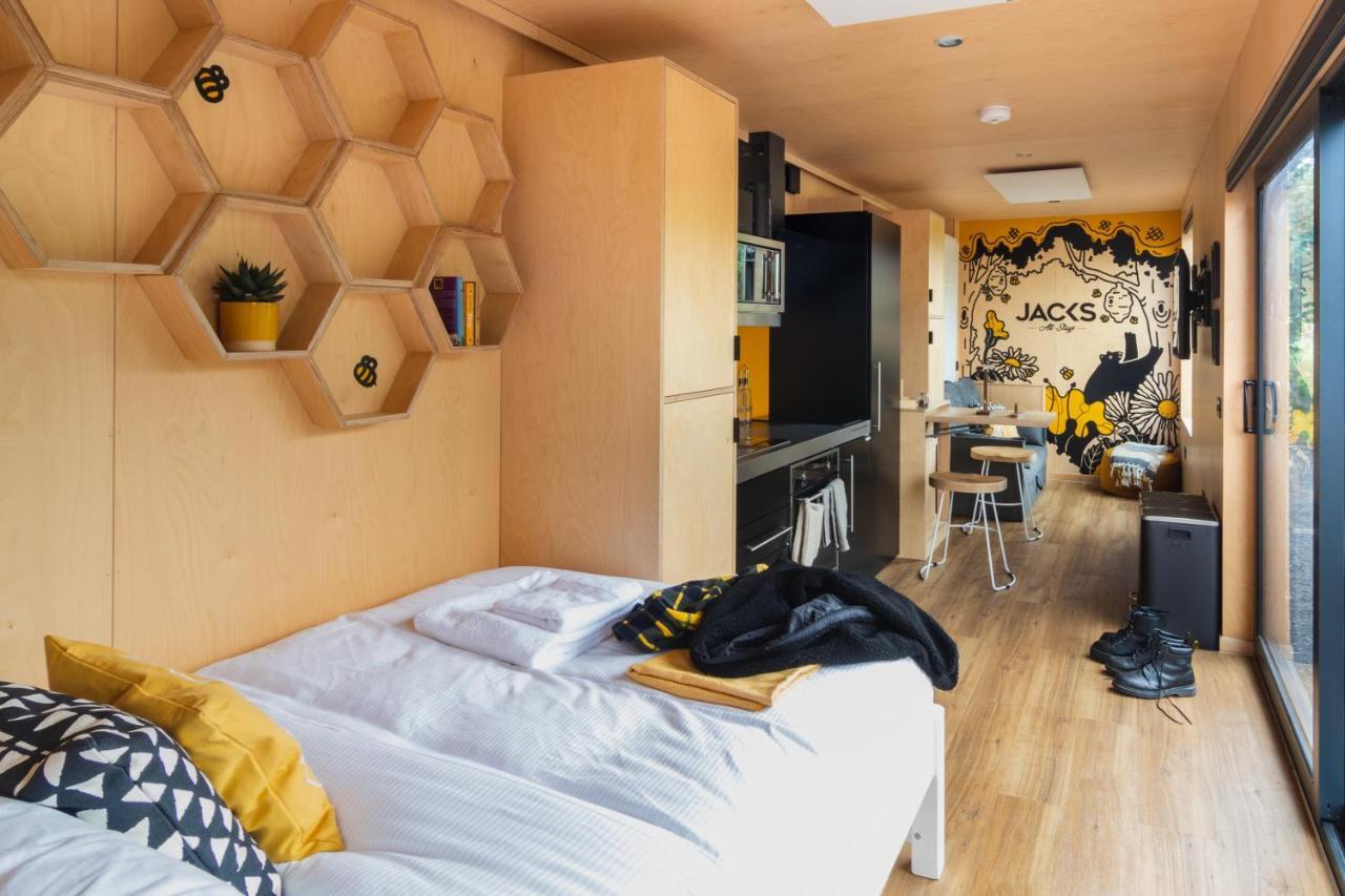 The Hive - Unique Hot Tub Cabin In มิลล์พอร์ต ภายนอก รูปภาพ