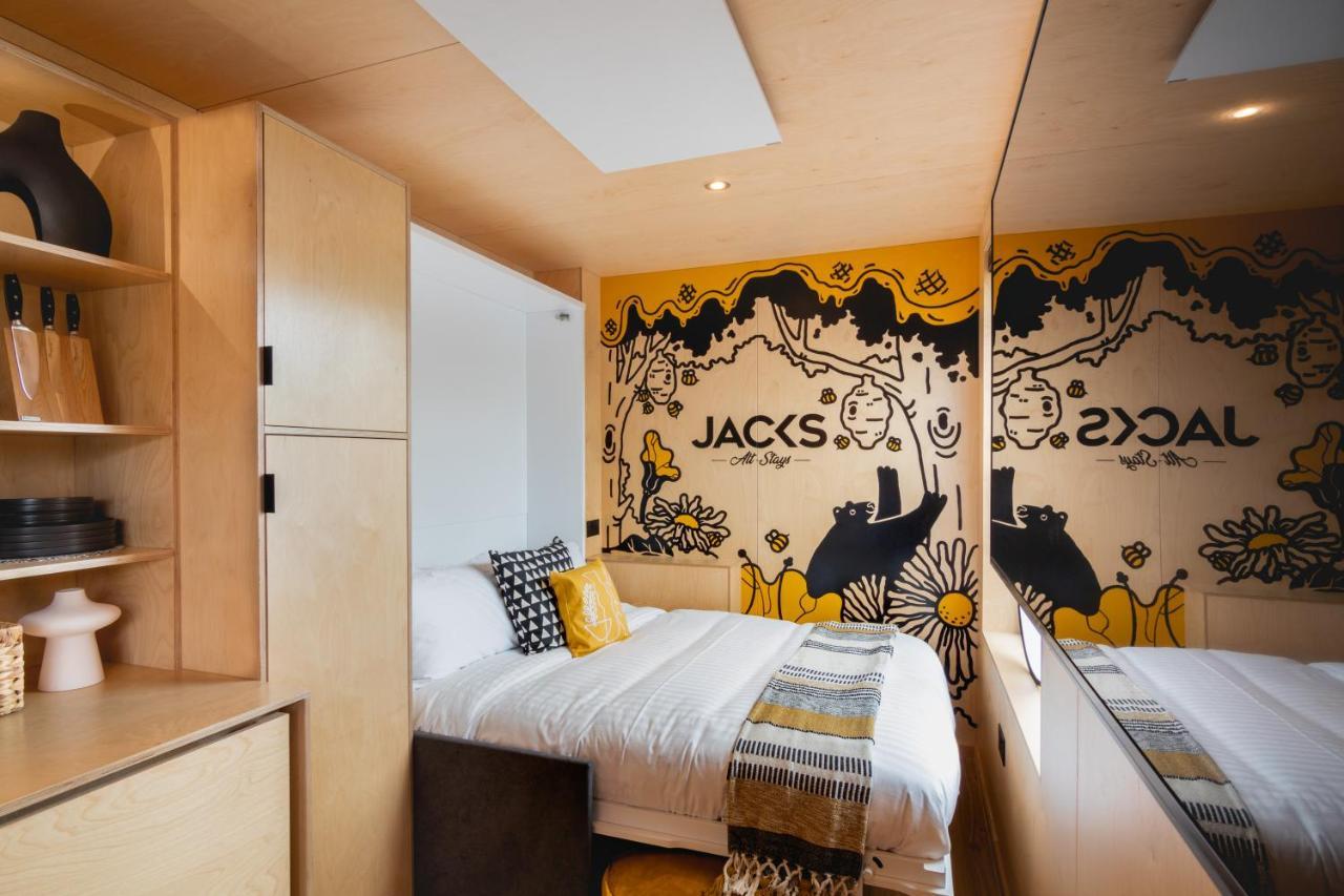The Hive - Unique Hot Tub Cabin In มิลล์พอร์ต ภายนอก รูปภาพ