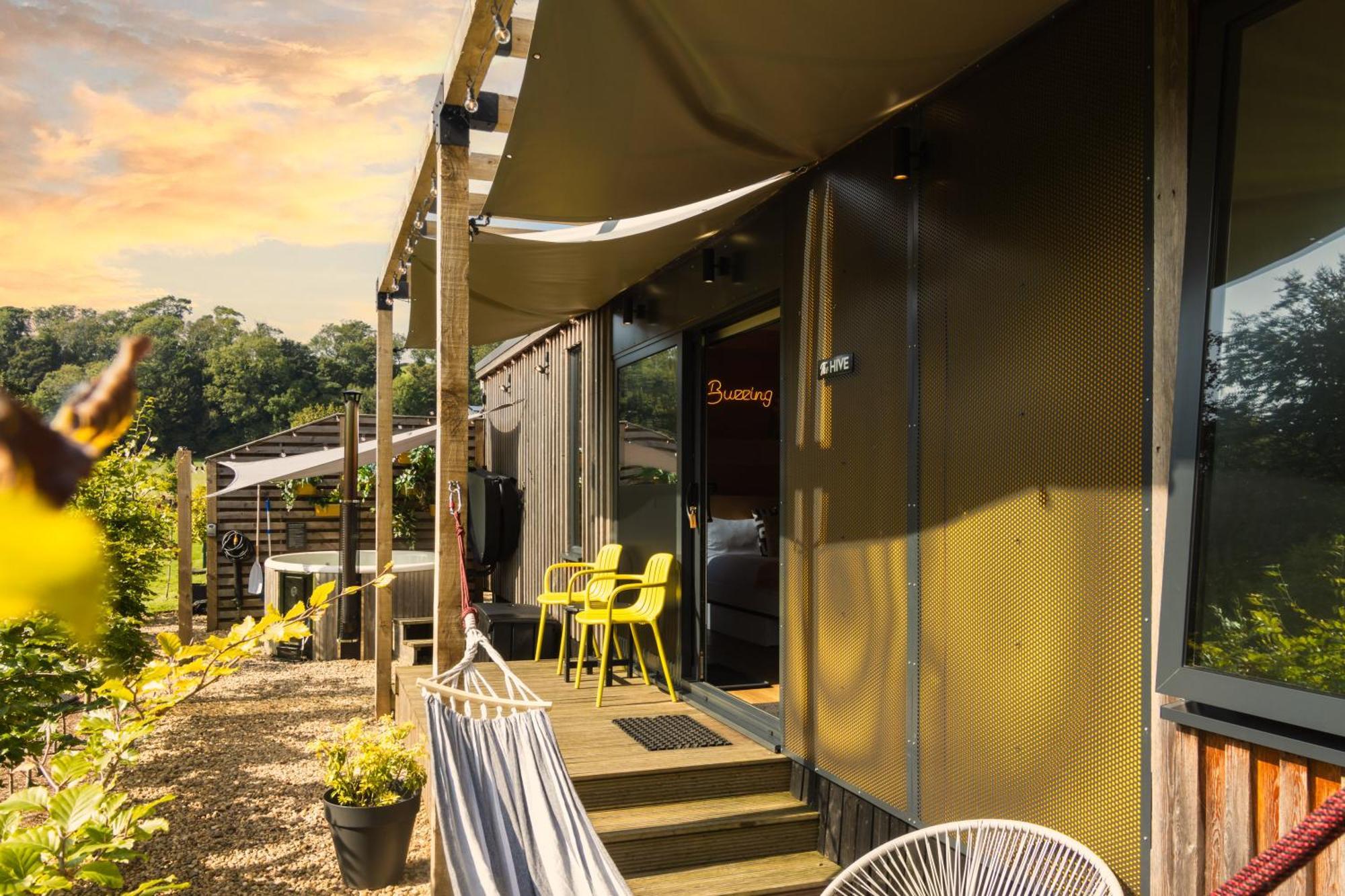 The Hive - Unique Hot Tub Cabin In มิลล์พอร์ต ภายนอก รูปภาพ